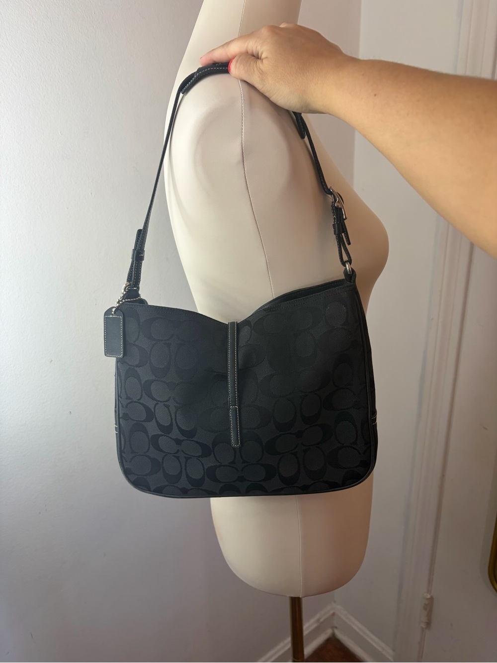 Y2K Coach Hamptons Black Signature Jacquard Shoulder Bag with Silver Hardware - Picture 2 of 10